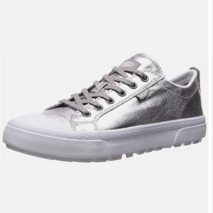 UGG Women’s Aries Silver Metallic Sneakers Size 5